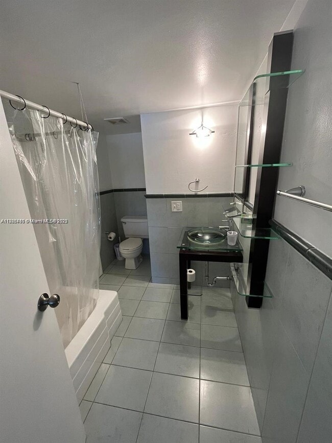 Photo - 2345 NE 135th St Unidad 302