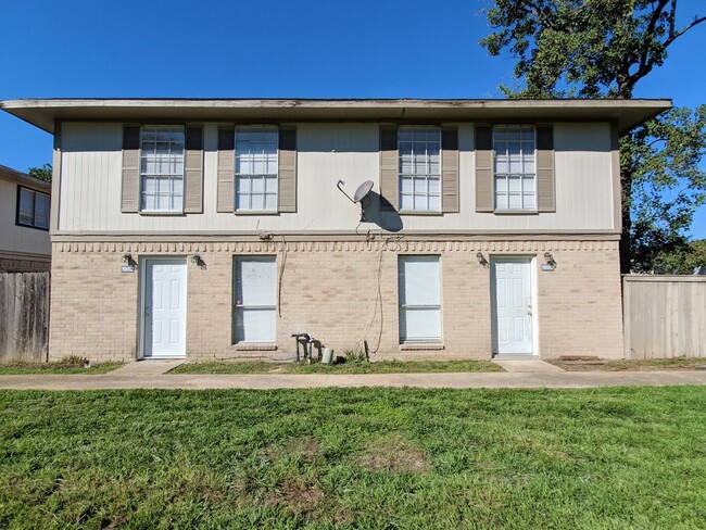 Building Photo - 1960 Upland Dr Rental