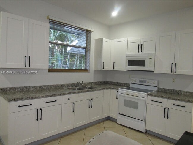Photo - 15900 SW 54th Pl Unit 1