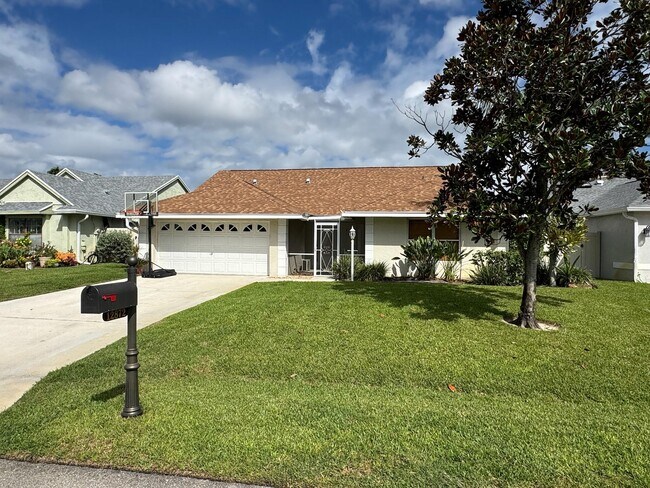 Photo - 12872 Meadowbend Dr