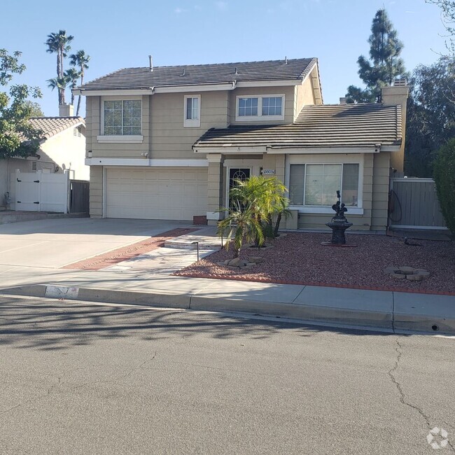 Building Photo - Awesome South Corona 3 bedroom 2.5 bathroo... Rental