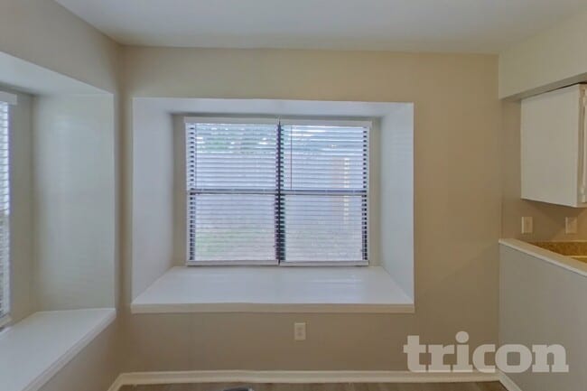 Photo - 711 Darnel Ln