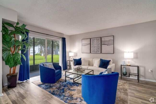 2BR, 2BA - 955SF - Living Room