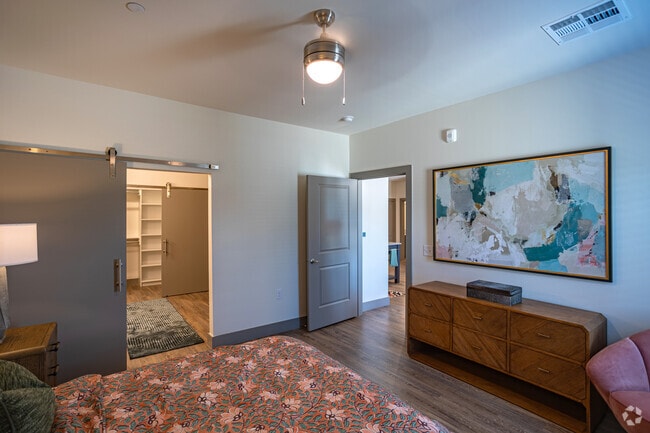 2BR, 2BA - 1159SF
