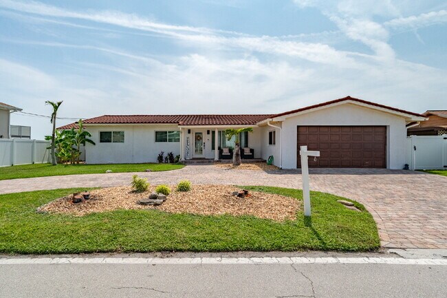 Photo - Gorgeous Riverfront 3/2 with dock!!