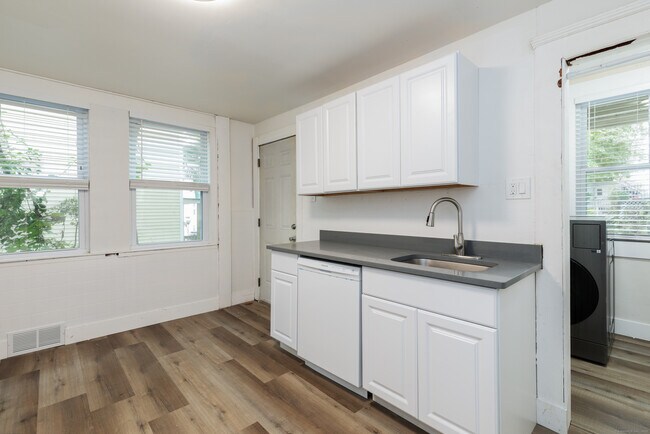 Photo - 114 Wood St Apartamento