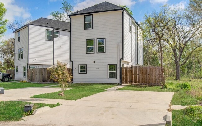 Building Photo - 4616 Shreveport Blvd Unit A