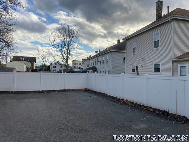 124 Charles St Unit 1