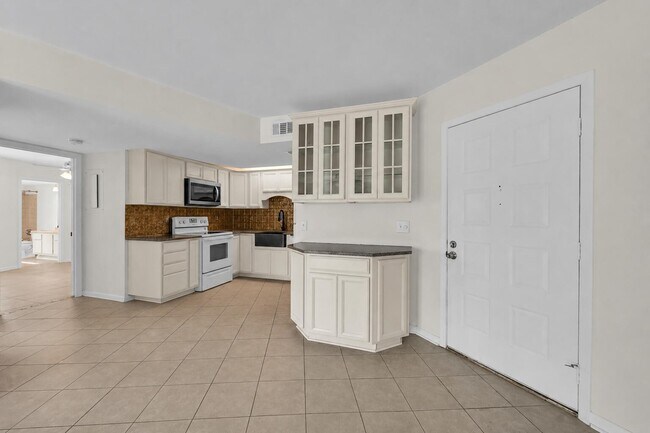 Photo - 2013 NE Collins Cir Unit 50