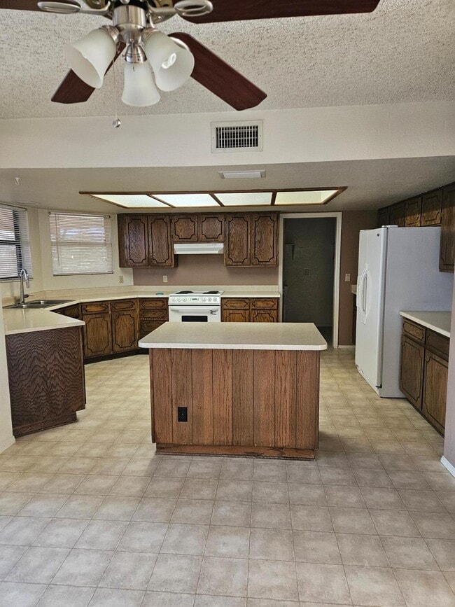 Photo - 1458 N Acacia Rd