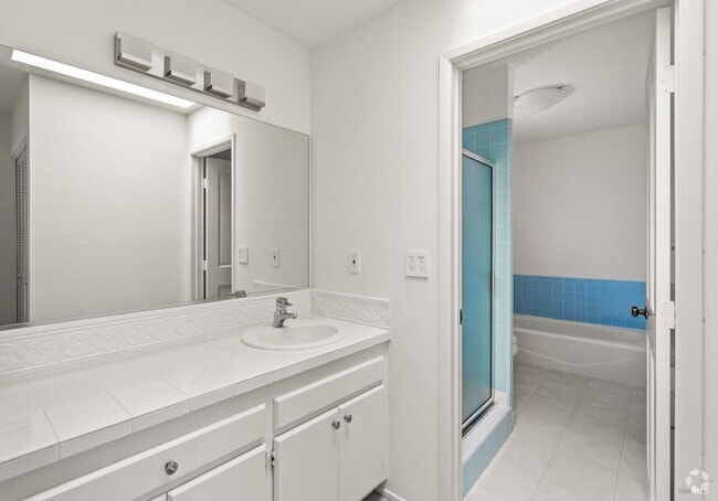 Building Photo - 45 Wimbledon Way Rental