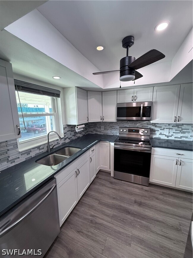 Building Photo - 200 Valley Stream Dr Unit 8B