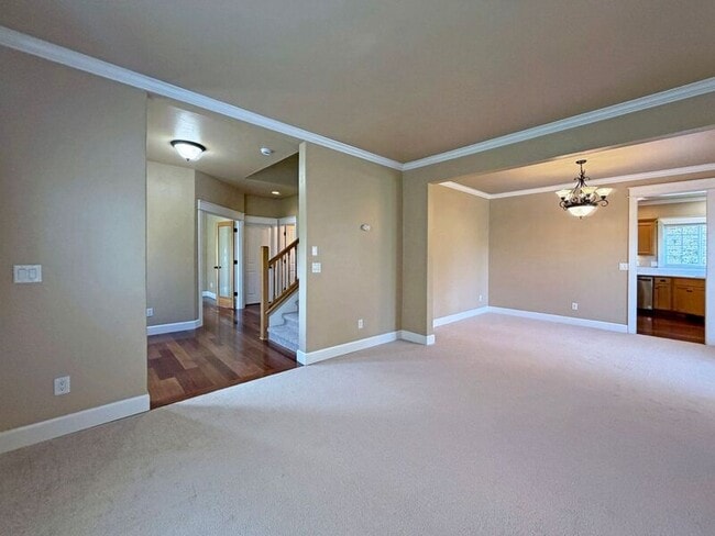 Photo - 520 Honeysuckle Ln