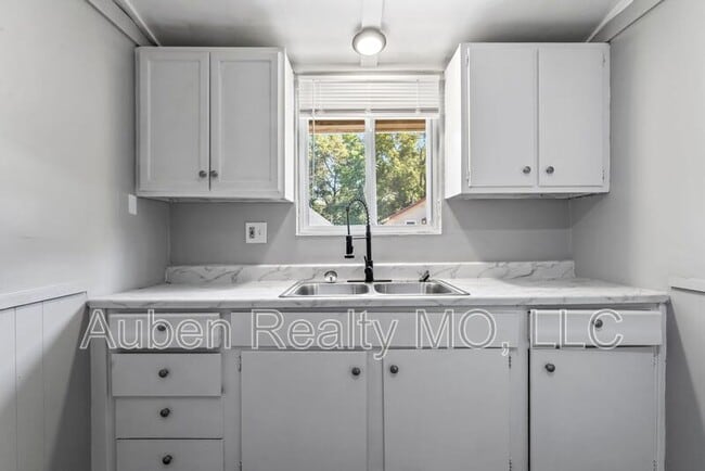 Photo - 1300 S Appleton Ave Unidad A