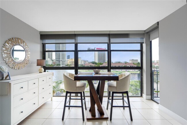 Building Photo - 200 Leslie Dr Unit 526