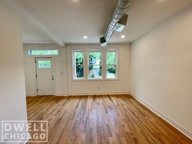 Photo - 1851 W Dickens Ave Apartment