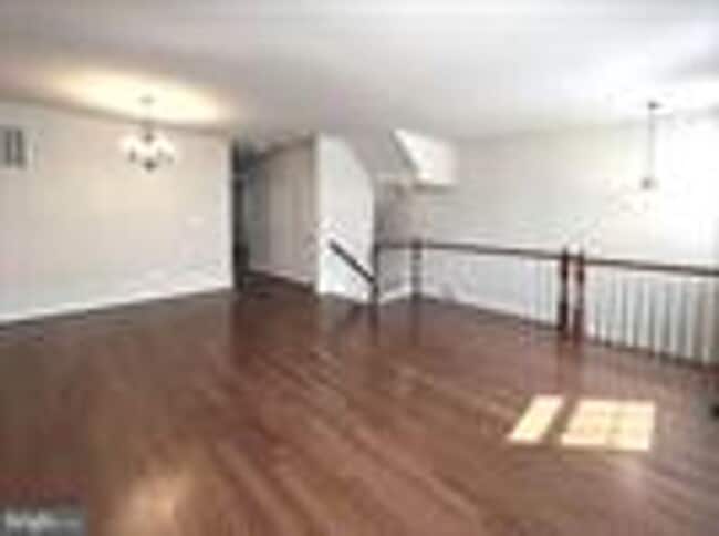Photo - Beautiful 3bd 2/2bths town home in Summerfield Village!