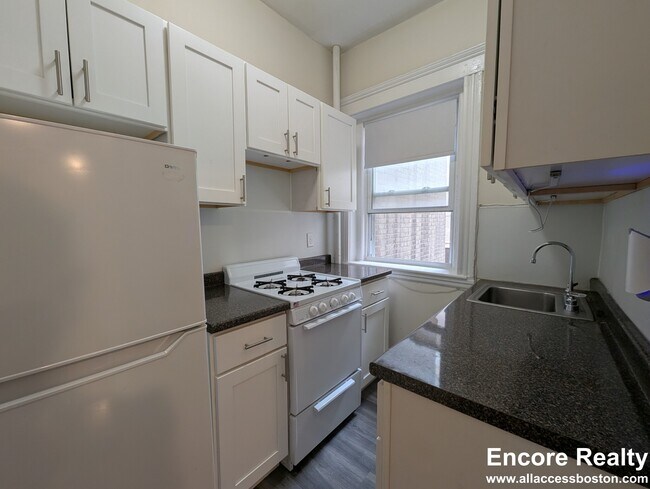 Building Photo - 1185 Boylston St