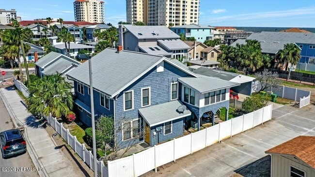 Building Photo - 1207 2nd St S