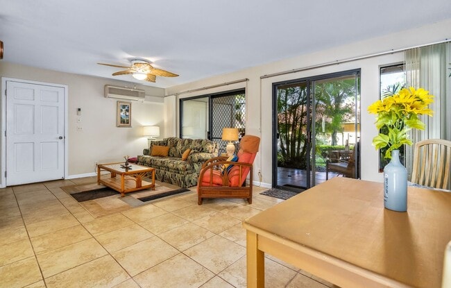 Photo - Fully Furnished 2 Bed/1.5 Bath, Maui Gardens Condo with Resort Amenities and Steps to the Beach!