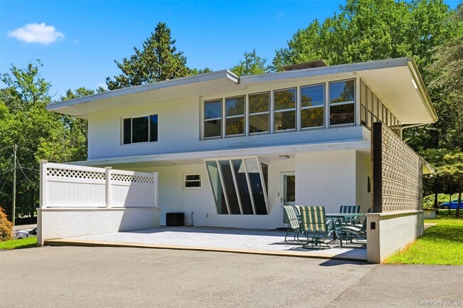 58 Carolyn Rd E