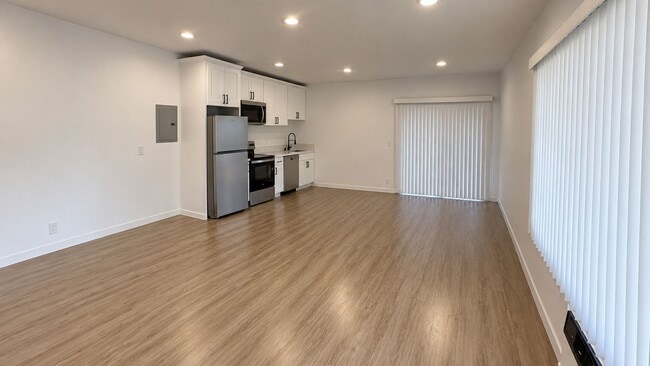 12159 Magnolia Blvd