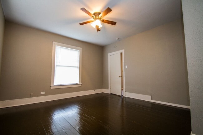 Building Photo - 512 Cooper St