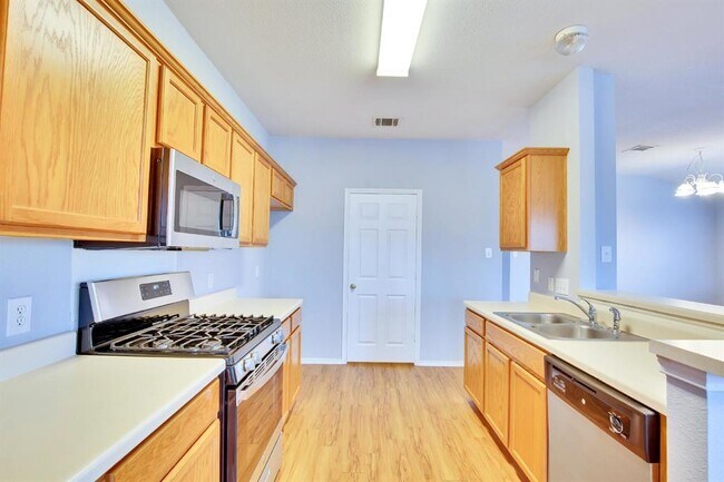 Photo - 1002 Remington Dr