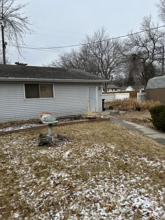 Photo - 11864-11858 58 St NW