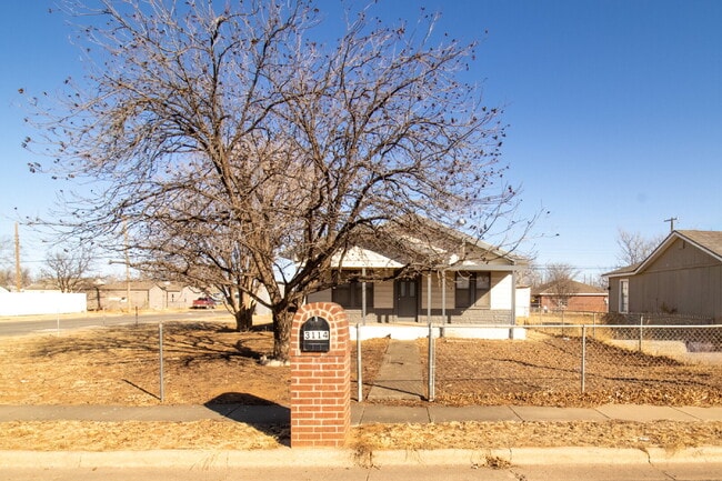 Photo - "Charming 2-Bedroom Retreat with Spacious 1411 sq. ft. Layout on Baylor Street, Lubbock!"