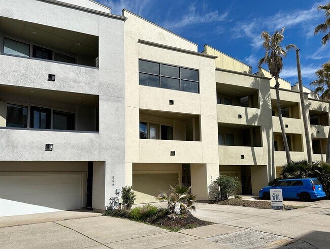 Photo - 5220 Lillian St