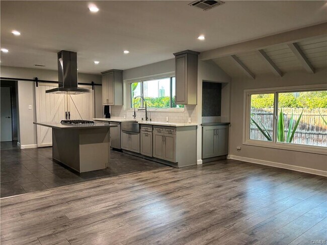 Building Photo - 6656 Columbus Ave