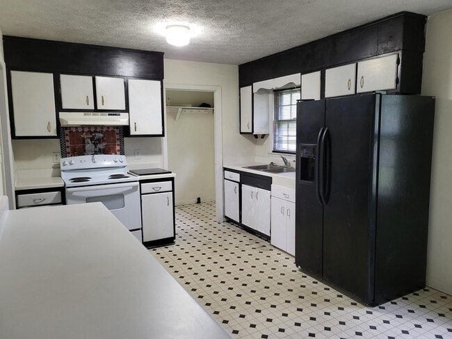 Photo - 6811 Radial Dr