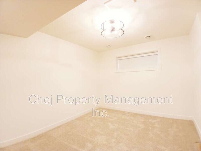 Photo - 20956-20919 19 Ave NW Unit Lower