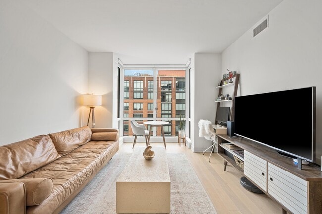 Building Photo - 1000 Maxwell Ln Unit 10G