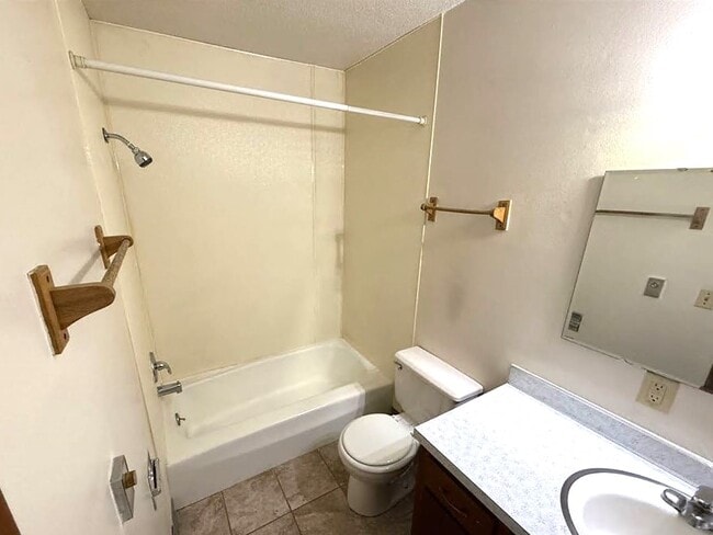 Photo - 519 S Dodge St Unidad 4