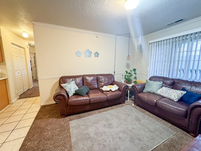 Photo - 1080 E 450 N