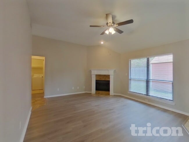 Photo - 108 Parkwood Ct