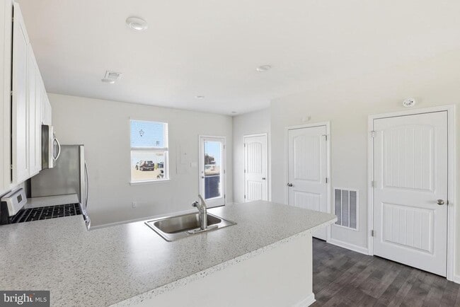 Photo - 521 Ridgely Blvd