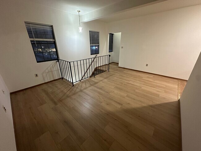 1747 E 2nd St Unit 2