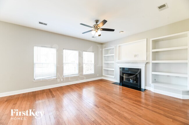 Photo - 337 Lakewind Dr