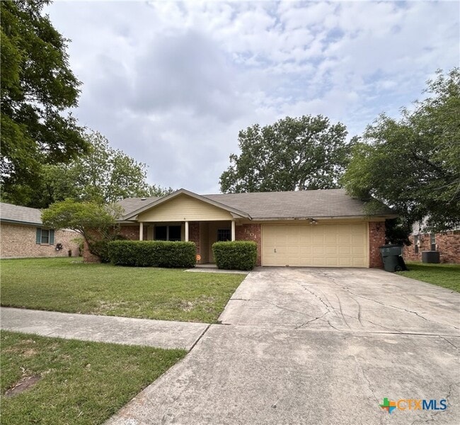 Photo - 1804 Fairway Dr House