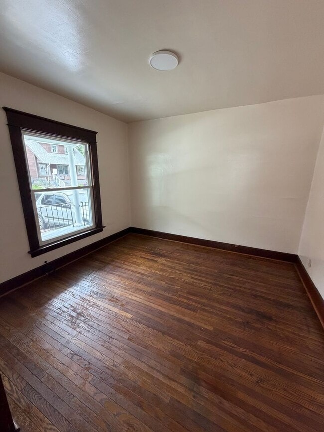 Photo - 307 Poplar St