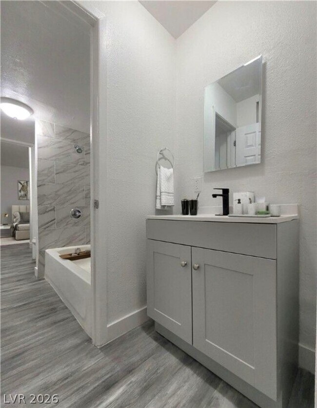 Photo - 740 N 11th St