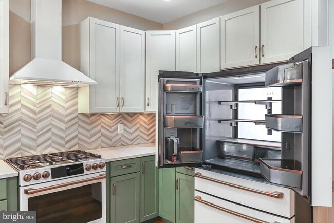 Photo - 2205 Richmond Hwy