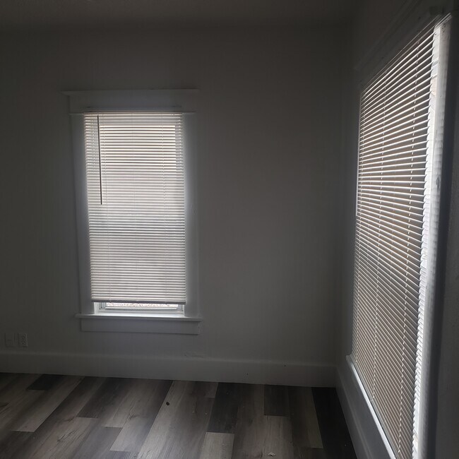 Photo - 709 W 7th St