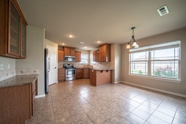 Photo - ***704 SW Cabriolet St***