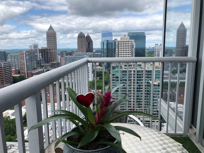 Balcony View - Looking North - 855 Peachtree St NE Unidad 2702