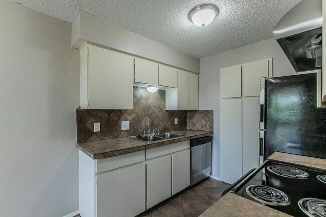 Photo - 6601 May Dr Unit 1A