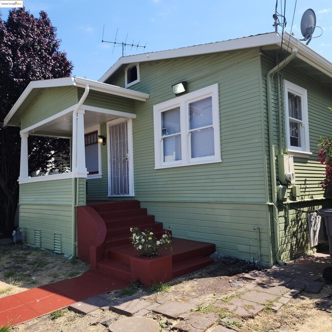 Building Photo - 3527 Suter St Rental